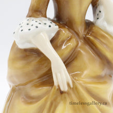 将图片加载到图库查看器，HN2275 Sandra - Vintage Porcelain Figurine by Royal Doulton, circa 1970 (Item# P-5694)-Timeless Gallery
