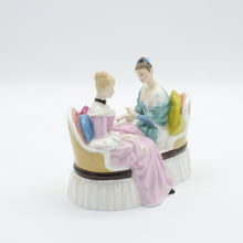 将图片加载到图库查看器，HN2276 Heart to Heart - Popular - Vintage Porcelain Figurine by Royal Doulton, circa 1965 (Item# P-8101)-Timeless Gallery

