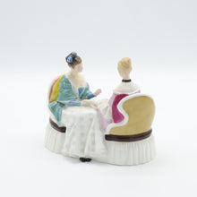 将图片加载到图库查看器，HN2276 Heart to Heart - Popular - Vintage Porcelain Figurine by Royal Doulton, circa 1965 (Item# P-8101)-Timeless Gallery
