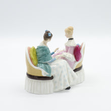 将图片加载到图库查看器，HN2276 Heart to Heart - Popular - Vintage Porcelain Figurine by Royal Doulton, circa 1965 (Item# P-8101)-Timeless Gallery
