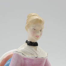 将图片加载到图库查看器，HN2276 Heart to Heart - Popular - Vintage Porcelain Figurine by Royal Doulton, circa 1965 (Item# P-8101)-Timeless Gallery
