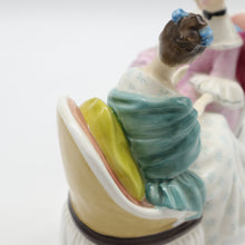 将图片加载到图库查看器，HN2276 Heart to Heart - Popular - Vintage Porcelain Figurine by Royal Doulton, circa 1965 (Item# P-8101)-Timeless Gallery
