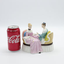 将图片加载到图库查看器，HN2276 Heart to Heart - Popular - Vintage Porcelain Figurine by Royal Doulton, circa 1965 (Item# P-8101)-Timeless Gallery
