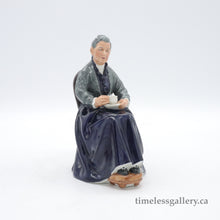 将图片加载到图库查看器，HN2322 Cup of Tea - Vintage Porcelain Figurine by Royal Doulton, circa 1970 (Item# P-5955)-Timeless Gallery
