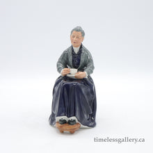 将图片加载到图库查看器，HN2322 Cup of Tea - Vintage Porcelain Figurine by Royal Doulton, circa 1970 (Item# P-5955)-Timeless Gallery
