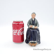 将图片加载到图库查看器，HN2322 Cup of Tea - Vintage Porcelain Figurine by Royal Doulton, circa 1970 (Item# P-5955)-Timeless Gallery

