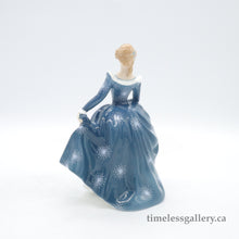 将图片加载到图库查看器，HN2334 Fragrance - Vintage Porcelain Figurine by Royal Doulton, circa 1970 (Item# P-5933)-Timeless Gallery
