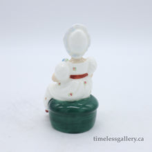 将图片加载到图库查看器，HN2346 Kathy - Vintage Porcelain Figurine by Royal Doulton, circa 1985 (Item# P-8565)-Timeless Gallery
