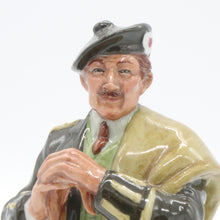 将图片加载到图库查看器，HN2361 Laird - Vintage Porcelain Figurine by Royal Doulton, circa 1970 (Item# P-1760)-Timeless Gallery
