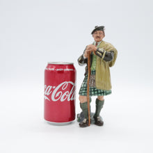 将图片加载到图库查看器，HN2361 Laird - Vintage Porcelain Figurine by Royal Doulton, circa 1970 (Item# P-1760)-Timeless Gallery

