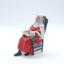 将图片加载到图库查看器，HN2443 Judge - Vintage Porcelain Figurine by Royal Doulton, circa 1975 (Item# P-2200)-Timeless Gallery
