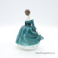 将图片加载到图库查看器，HN2461 Janine - Vintage Porcelain Figurine by Royal Doulton, circa 1975 (Item# P-5630)-Timeless Gallery
