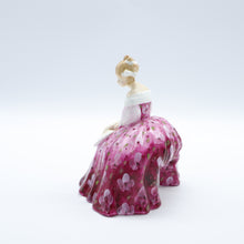 将图片加载到图库查看器，HN2471 Victoria - Popular - Vintage Porcelain Figurine by Royal Doulton, circa 1975 (Item# P-1726)-Timeless Gallery
