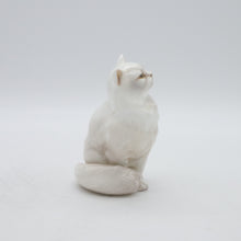 将图片加载到图库查看器，HN2539 Persian Cat - Vintage Porcelain Figurine by Royal Doulton, circa 1950 (Item# P-6922)-Timeless Gallery
