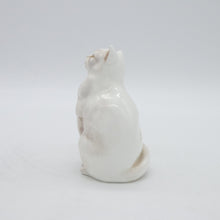 将图片加载到图库查看器，HN2539 Persian Cat - Vintage Porcelain Figurine by Royal Doulton, circa 1950 (Item# P-6922)-Timeless Gallery
