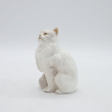 将图片加载到图库查看器，HN2539 Persian Cat - Vintage Porcelain Figurine by Royal Doulton, circa 1950 (Item# P-6922)-Timeless Gallery
