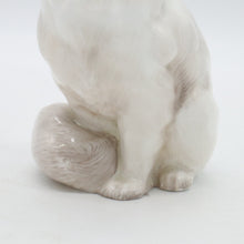 将图片加载到图库查看器，HN2539 Persian Cat - Vintage Porcelain Figurine by Royal Doulton, circa 1950 (Item# P-6922)-Timeless Gallery
