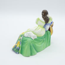 将图片加载到图库查看器，HN2810 Solitude - Vintage Porcelain Figurine by Royal Doulton, circa 1980 (Item# P-7965)-Timeless Gallery
