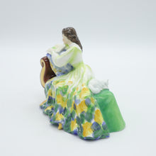 将图片加载到图库查看器，HN2810 Solitude - Vintage Porcelain Figurine by Royal Doulton, circa 1980 (Item# P-7965)-Timeless Gallery
