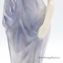 将图片加载到图库查看器，HN2824 Harmony - Vintage Porcelain Figurine by Royal Doulton, circa 1980 (Item# P-4328)-Timeless Gallery
