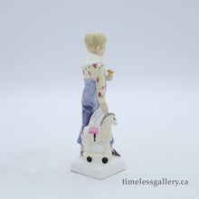 将图片加载到图库查看器，HN2864 Tom - Vintage Porcelain Figurine by Royal Doulton, circa 1980 (Item# P-4797)-Timeless Gallery
