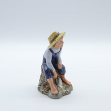 将图片加载到图库查看器，HN2926 Tom Sawyer - Vintage Porcelain Figurine by Royal Doulton, circa 1985 (Item# P-9000)-Timeless Gallery
