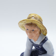 将图片加载到图库查看器，HN2926 Tom Sawyer - Vintage Porcelain Figurine by Royal Doulton, circa 1985 (Item# P-9000)-Timeless Gallery
