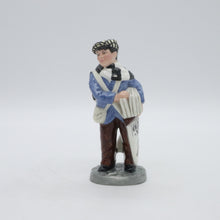 Load image into Gallery viewer, HN3190 Old Ben - Limited Edition - Vintage Porcelain Figurine by Royal Doulton, dated 1990 (Item# P-3973)-Timeless Gallery
