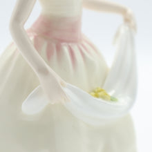 将图片加载到图库查看器，HN3421 Nicole - Vintage Porcelain Figurine by Royal Doulton, circa 1995 (Item# P-1768)-Timeless Gallery
