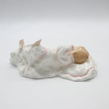 将图片加载到图库查看器，HN3712 New Baby - Vintage Porcelain Figurine by Royal Doulton, circa 2000 (Item# P-1993)-Timeless Gallery
