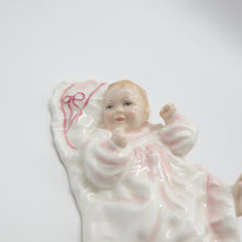 将图片加载到图库查看器，HN3712 New Baby - Vintage Porcelain Figurine by Royal Doulton, circa 2000 (Item# P-1993)-Timeless Gallery
