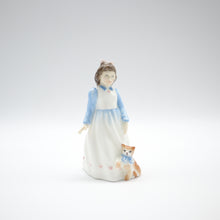 将图片加载到图库查看器，HN3876 Kitty - Vintage Porcelain Figurine by Royal Doulton, circa 1998 (Item# P-3229)-Timeless Gallery
