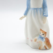 将图片加载到图库查看器，HN3876 Kitty - Vintage Porcelain Figurine by Royal Doulton, circa 1998 (Item# P-3229)-Timeless Gallery
