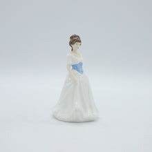 将图片加载到图库查看器，HN4117 Melody - Vintage Porcelain Figurine by Royal Doulton, dated 1999 (Item# P-4915)-Timeless Gallery
