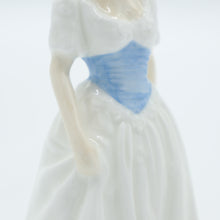 将图片加载到图库查看器，HN4117 Melody - Vintage Porcelain Figurine by Royal Doulton, dated 1999 (Item# P-4915)-Timeless Gallery
