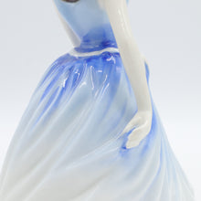 将图片加载到图库查看器，HN4158 Michelle - Vintage Porcelain Figurine by Royal Doulton, circa 2000 (Item# P-2788)-Timeless Gallery
