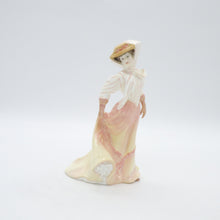 将图片加载到图库查看器，HN4161 The Open Road - Vintage Porcelain Figurine by Royal Doulton, circa 2000 (Item# P-5768)-Timeless Gallery
