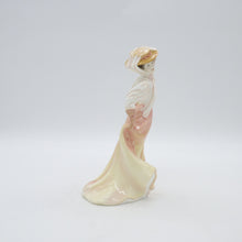 将图片加载到图库查看器，HN4161 The Open Road - Vintage Porcelain Figurine by Royal Doulton, circa 2000 (Item# P-5768)-Timeless Gallery
