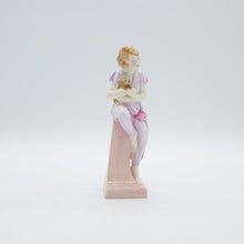 将图片加载到图库查看器，HN4247 Lido Lady - Vintage Porcelain Figurine by Royal Doulton, circa 2000 (Item# P-5563)-Timeless Gallery
