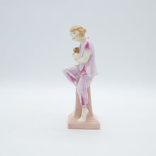 将图片加载到图库查看器，HN4247 Lido Lady - Vintage Porcelain Figurine by Royal Doulton, circa 2000 (Item# P-5563)-Timeless Gallery
