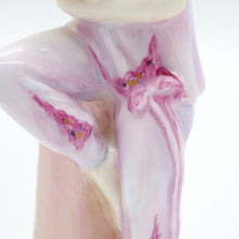 将图片加载到图库查看器，HN4247 Lido Lady - Vintage Porcelain Figurine by Royal Doulton, circa 2000 (Item# P-5563)-Timeless Gallery
