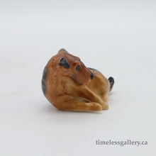 Load image into Gallery viewer, K5 Airedale Terrier - Vintage Porcelain Figurine by Royal Doulton, circa 1950 (Item# P-2577)-Timeless Gallery
