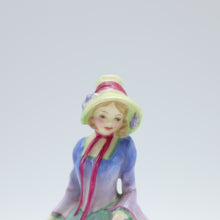 将图片加载到图库查看器，M31 Pantalettes - Rare - Vintage Porcelain Figurine by Royal Doulton, circa 1935 (Item# P-4980)-Timeless Gallery
