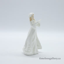 将图片加载到图库查看器，HN3727 Christmas Carols - Vintage Porcelain Figurine by Royal Doulton, circa 1995 (Item# P-1016)-Timeless Gallery
