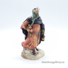 Load image into Gallery viewer, HN2118 Good King Wenceslas - Vintage Porcelain Figurine by Royal Doulton, circa 1960 (Item# P-1102)-Timeless Gallery
