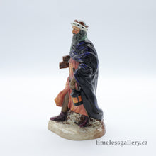 Load image into Gallery viewer, HN2118 Good King Wenceslas - Vintage Porcelain Figurine by Royal Doulton, circa 1960 (Item# P-1102)-Timeless Gallery
