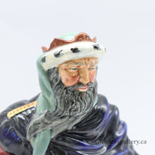 Load image into Gallery viewer, HN2118 Good King Wenceslas - Vintage Porcelain Figurine by Royal Doulton, circa 1960 (Item# P-1102)-Timeless Gallery
