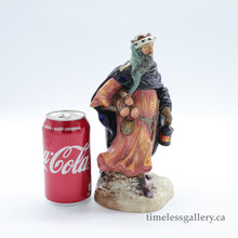Load image into Gallery viewer, HN2118 Good King Wenceslas - Vintage Porcelain Figurine by Royal Doulton, circa 1960 (Item# P-1102)-Timeless Gallery
