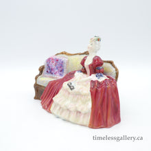 将图片加载到图库查看器，HN1997 Belle o’ the Ball - Classic - Vintage Porcelain Figurine by Royal Doulton, circa 1960 (Item# P-1203)-Timeless Gallery
