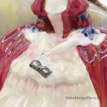 将图片加载到图库查看器，HN1997 Belle o’ the Ball - Classic - Vintage Porcelain Figurine by Royal Doulton, circa 1960 (Item# P-1203)-Timeless Gallery
